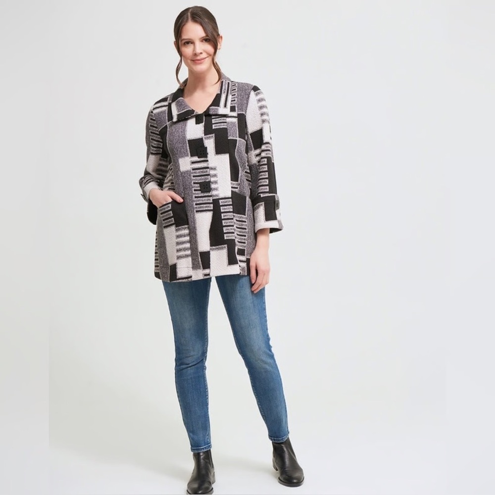 Joseph Ribkoff Geometric Jacquard Black and white coat women’s size 8